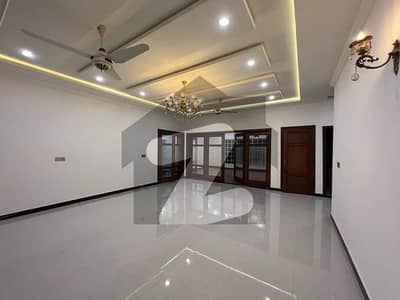 4 KANAL HOUSE IS AVAILABLE FOR RENT IN MAIN BOULEVARD GULBERG