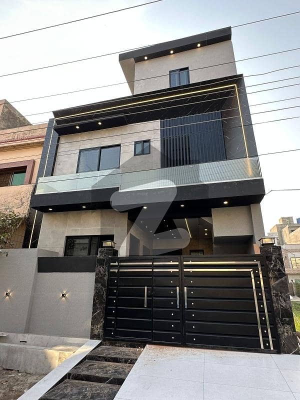 جوبلی ٹاؤن لاہور میں 6 کمروں کا 5 مرلہ مکان 2.38 کروڑ میں برائے فروخت۔ جوبلی ٹاؤن لاہور میں 6 کمروں کا 5 مرلہ مکان 2.38 کروڑ میں برائے فروخت۔