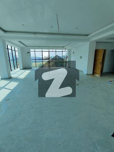 Gulberg 1800sqft 1st floor available for rent, lift installed