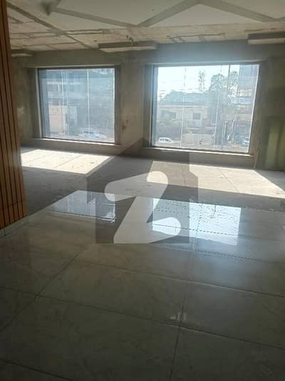 ایم ایم عالم روڈ گلبرگ,لاہور میں 5 مرلہ دکان 3.7 لاکھ میں کرایہ پر دستیاب ہے۔