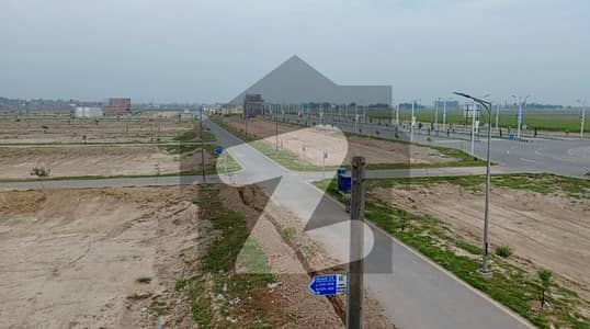 اربن سٹی نارووال - مریدکے روڈ,مُرِيدكے میں 5 مرلہ رہائشی پلاٹ 14.0 لاکھ میں برائے فروخت۔