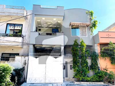 جوہر ٹاؤن فیز 2 جوہر ٹاؤن,لاہور میں 4 کمروں کا 5 مرلہ مکان 2.6 کروڑ میں برائے فروخت۔