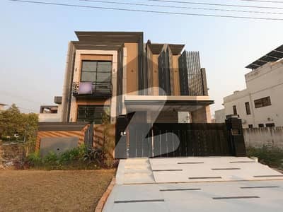 A Prime Location 10 Marla House In Lahore Is On The Market For Sale A Prime Location 10 Marla House In Lahore Is On The Market For Sale