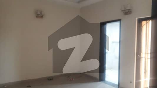 عسکری 10 - سیکٹر ایس عسکری 10,عسکری,لاہور میں 4 کمروں کا 12 مرلہ فلیٹ 4.62 کروڑ میں برائے فروخت۔