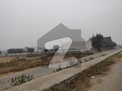 ڈی ایچ اے فیز9 پریزم ڈی ایچ اے ڈیفینس,لاہور میں 10 مرلہ رہائشی پلاٹ 1.85 کروڑ میں برائے فروخت۔