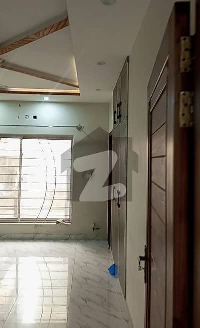 بحریہ ٹاؤن فیز 7 بحریہ ٹاؤن راولپنڈی,راولپنڈی میں 5 کمروں کا 12 مرلہ مکان 1.6 لاکھ میں کرایہ پر دستیاب ہے۔