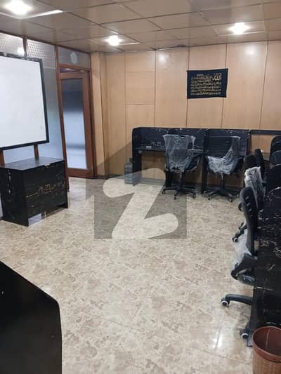 800 Square Feet Facing Golf Office For Rent In Gulberg Lahore Siddique Trade Center Main Boulevard Ideal For IT, Call Center, Startups Full furnished