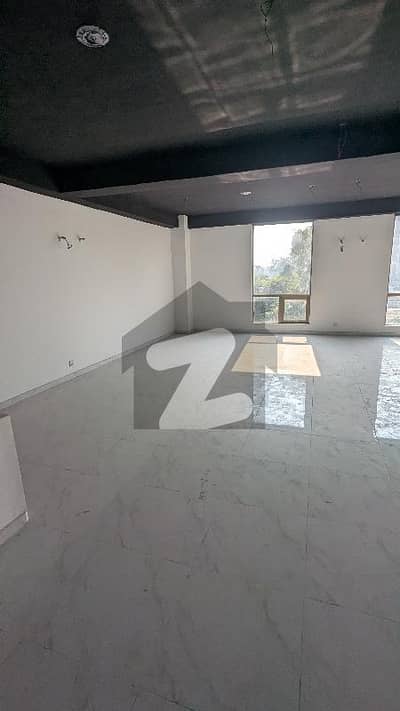 گلبرگ لاہور میں 3 مرلہ دفتر 1.76 کروڑ میں برائے فروخت۔