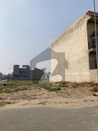 ڈی ایچ اے 9 ٹاؤن ۔ بلاک بی ڈی ایچ اے 9 ٹاؤن,ڈیفنس (ڈی ایچ اے),لاہور میں 9 مرلہ رہائشی پلاٹ 2.05 کروڑ میں برائے فروخت۔