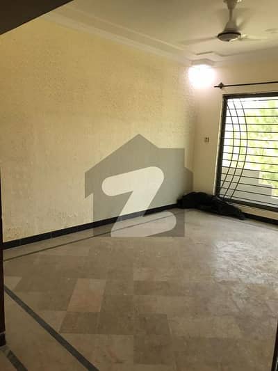 سوان گارڈن ۔ بلاک ایف سوان گارڈن,اسلام آباد میں 6 کمروں کا 14 مرلہ مکان 4.0 کروڑ میں برائے فروخت۔