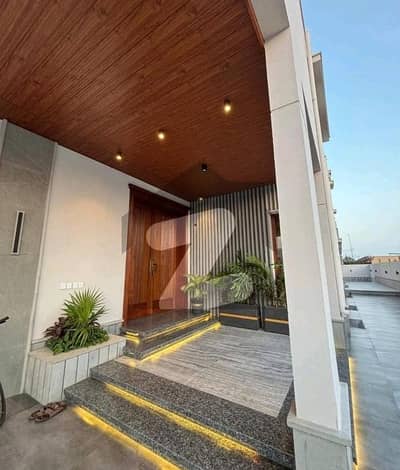 ڈی ایچ اے فیز 4 ڈی ایچ اے ڈیفینس,کراچی میں 12 مرلہ مکان 10.5 کروڑ میں برائے فروخت۔