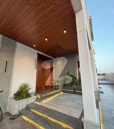 A Well Designed House Is Up For sale In An Ideal Location In Karachi