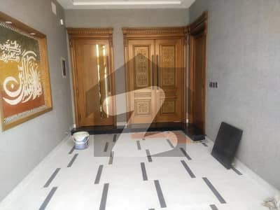 5 MARLA DOUBLE STOREY ULTRA MODERN HOUSE NEAR EMPORIUM MALL
