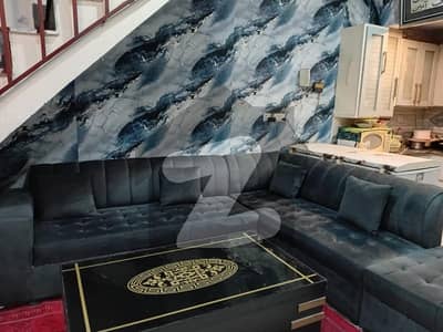 خیابانِ امین لاہور میں 4 کمروں کا 4 مرلہ مکان 1.3 کروڑ میں برائے فروخت۔