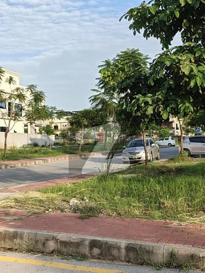 Top Heighted Dead End Corner Extra Land Plot For Sale in Bahria Enclave Islamabad