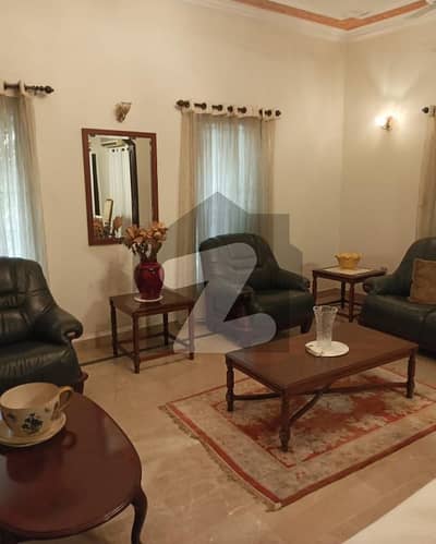 ڈی ایچ اے فیز 7 ڈی ایچ اے ڈیفینس,کراچی میں 5 کمروں کا 1 کنال مکان 10.25 کروڑ میں برائے فروخت۔