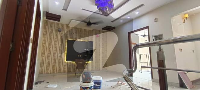 جوہر ٹاؤن فیز 2 - بلاک جے جوہر ٹاؤن فیز 2,جوہر ٹاؤن,لاہور میں 5 کمروں کا 5 مرلہ مکان 2.8 کروڑ میں برائے فروخت۔