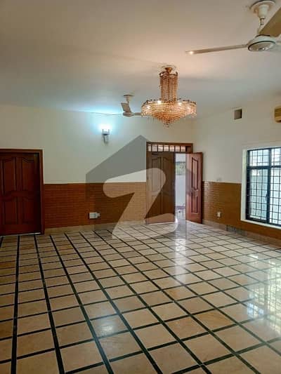 6 Marla Ground Portion 2 Bedrooms With. 3 Bathrooms Dining Room TV Launch Kitchen Car Parking All Facilities In Life Available Main Malid Chowk