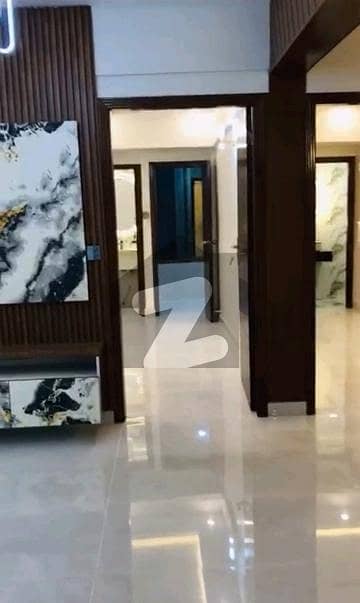 Prime Location   Nishat Commercial Area 950 Square Feet Flat Up For sale