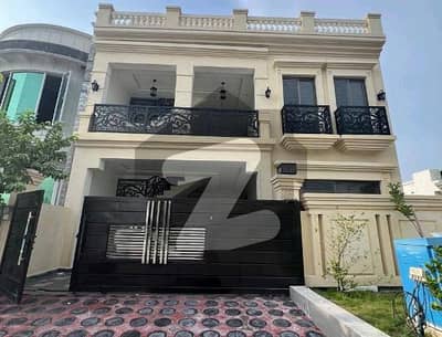 ایم پی سی ایچ ایس - بلاک سی 1 ایم پی سی ایچ ایس ۔ ملٹی گارڈنز,بی ۔ 17,اسلام آباد میں 7 مرلہ مکان 3.7 کروڑ میں برائے فروخت۔