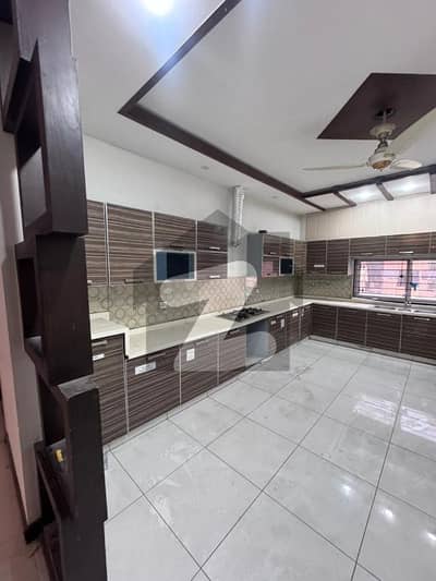 2 KANAL LUXURY SEPARATE ENTRANCE UPPER PORTION AVAILABLE FOR RENT IN VALENCIA TOWN