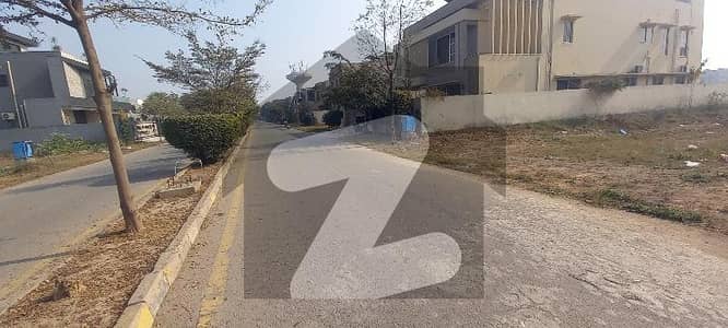 ڈی ایچ اے فیز 4 ۔ بلاک کے کے ڈی ایچ اے فیز 4,ڈیفنس (ڈی ایچ اے),لاہور میں 10 مرلہ رہائشی پلاٹ 3.1 کروڑ میں برائے فروخت۔