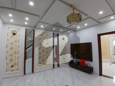 ایڈن ایگزیکیٹو ایڈن گارڈنز,فیصل آباد میں 3 کمروں کا 5 مرلہ مکان 2.3 کروڑ میں برائے فروخت۔