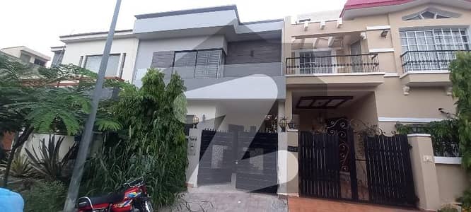 ڈی ایچ اے فیز 5 - بلاک ایم ڈی ایچ اے فیز 5,ڈیفنس (ڈی ایچ اے),لاہور میں 1 کنال رہائشی پلاٹ 3.0 کروڑ میں برائے فروخت۔ ڈی ایچ اے فیز 5 - بلاک ایم ڈی ایچ اے فیز 5,ڈیفنس (ڈی ایچ اے),لاہور میں 1 کنال رہائشی پلاٹ 3.0 کروڑ میں برائے فروخت۔