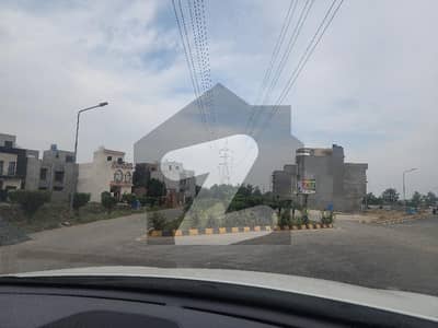 3 Marla beautiful location for sale plot