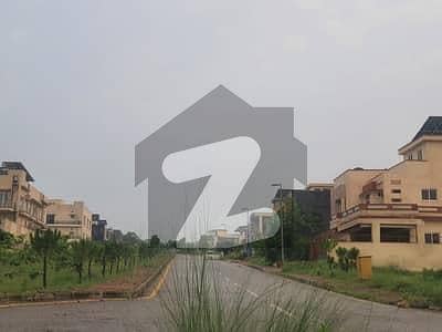 ڈی ایچ اے فیز 3 ۔ بلاک بی ڈی ایچ اے ڈیفینس فیز 3,ڈی ایچ اے ڈیفینس,اسلام آباد میں 1 کنال رہائشی پلاٹ 2.6 کروڑ میں برائے فروخت۔