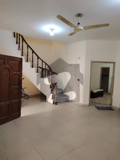 جوہر ٹاؤن فیز 2 جوہر ٹاؤن,لاہور میں 3 کمروں کا 5 مرلہ مکان 95.0 ہزار میں کرایہ پر دستیاب ہے۔