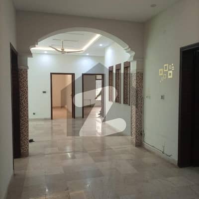 جی ۔ 11 اسلام آباد میں 4 کمروں کا 1 کنال بالائی پورشن 2.0 لاکھ میں کرایہ پر دستیاب ہے۔