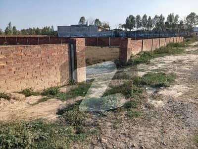 جیا باگا روڈ لاہور میں 5 کنال کمرشل پلاٹ 2.0 کروڑ میں برائے فروخت۔