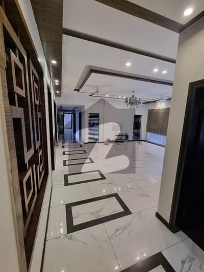 ڈی ایچ اے فیز 8 ڈیفنس (ڈی ایچ اے),لاہور میں 3 کمروں کا 1 کنال بالائی پورشن 1.3 لاکھ میں کرایہ پر دستیاب ہے۔