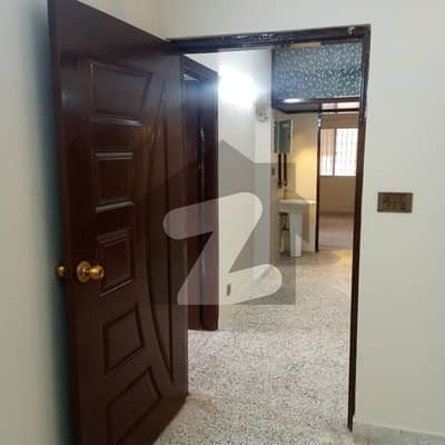 کلفٹن ۔ بلاک 8 کلفٹن,کراچی میں 3 کمروں کا 8 مرلہ فلیٹ 1.3 لاکھ میں کرایہ پر دستیاب ہے۔