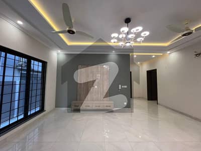 ڈی ایچ اے فیز 7 ڈیفنس (ڈی ایچ اے),لاہور میں 3 کمروں کا 1 کنال بالائی پورشن 1.2 لاکھ میں کرایہ پر دستیاب ہے۔