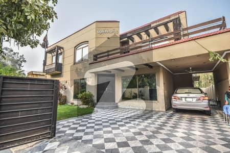 OWNER BILD 20 MARLA FULL BASEMENT HOUSE FOR SALE NEAR PARK & PACKAGES MALL