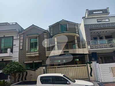 جی ۔ 13/2 جی ۔ 13,اسلام آباد میں 8 مرلہ مکان 6.0 کروڑ میں برائے فروخت۔