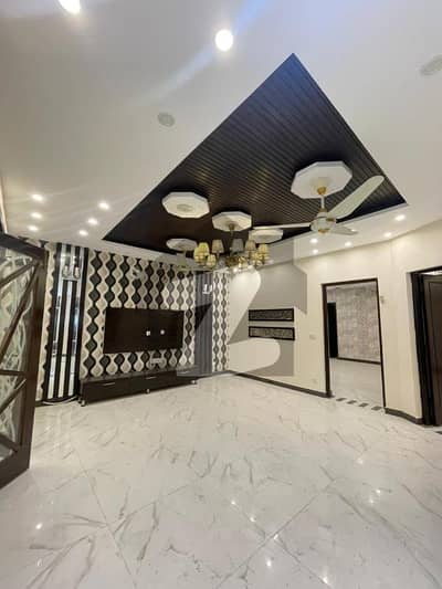 10 Marla Full House For Rent In Bahria Town Lahore