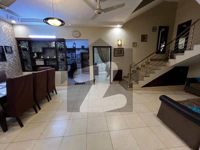 گلشنِ اقبال - بلاک 19 گلشنِ اقبال,گلشنِ اقبال ٹاؤن,کراچی میں 5 کمروں کا 6 مرلہ مکان 5.5 کروڑ میں برائے فروخت۔