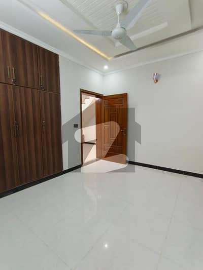 جی ۔ 13 اسلام آباد میں 1 کمرے کا 4 مرلہ زیریں پورشن 38.0 ہزار میں کرایہ پر دستیاب ہے۔ جی ۔ 13 اسلام آباد میں 1 کمرے کا 4 مرلہ زیریں پورشن 38.0 ہزار میں کرایہ پر دستیاب ہے۔