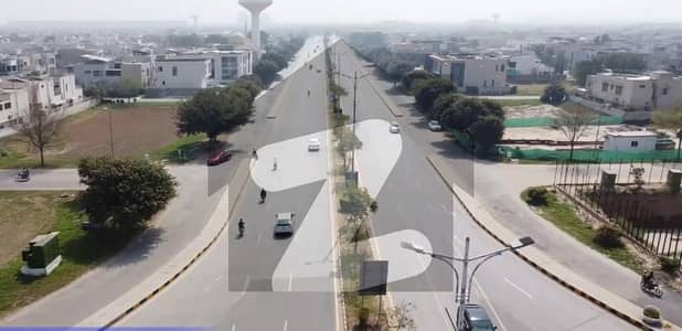 ڈی ایچ اے فیز 6 - سی سی اے بلاک ڈی ایچ اے فیز 6,ڈیفنس (ڈی ایچ اے),لاہور میں 8 مرلہ کمرشل پلاٹ 30.0 کروڑ میں برائے فروخت۔