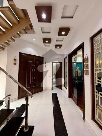 ڈی ایچ اے فیز 5 - بلاک ایل فیز 5,ڈیفنس (ڈی ایچ اے),لاہور میں 5 کمروں کا 10 مرلہ مکان 6.5 کروڑ میں برائے فروخت۔ ڈی ایچ اے فیز 5 - بلاک ایل فیز 5,ڈیفنس (ڈی ایچ اے),لاہور میں 5 کمروں کا 10 مرلہ مکان 6.5 کروڑ میں برائے فروخت۔