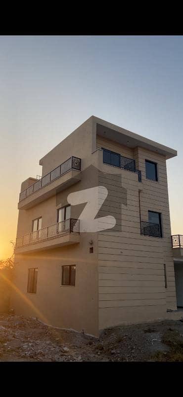 شاہ اللہ دتہ اسلام آباد میں 5 مرلہ مکان 2.9 کروڑ میں برائے فروخت۔