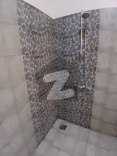 عسکری 10 - سیکٹر ایف عسکری 10,عسکری,لاہور میں 5 کمروں کا 17 مرلہ مکان 2.8 لاکھ میں کرایہ پر دستیاب ہے۔