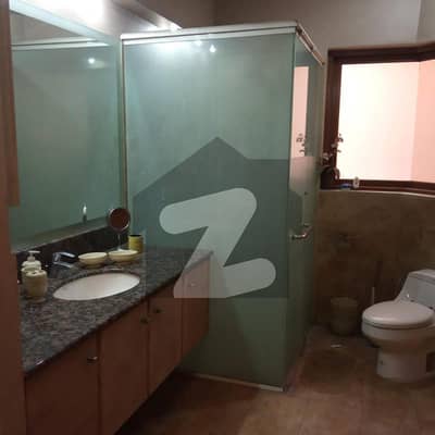 1 Kanal Used Bungalow At Prime Location