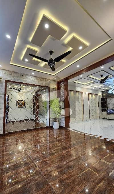 آئی ای پی انجینئرز ٹاؤن لاہور میں 6 کمروں کا 10 مرلہ مکان 3.96 کروڑ میں برائے فروخت۔