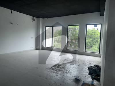 Brand New 1 Kanal Commercial Offices (Plug & Play)