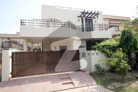 ڈی ایچ اے فیز 4 ڈیفنس (ڈی ایچ اے),لاہور میں 4 کمروں کا 10 مرلہ مکان 2.25 لاکھ میں کرایہ پر دستیاب ہے۔