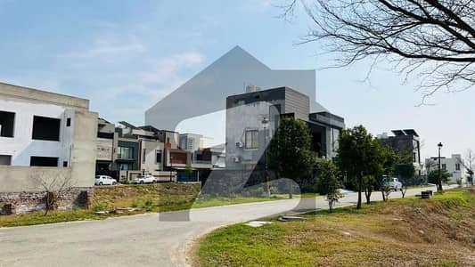 لیک سٹی رائیونڈ روڈ,لاہور میں 10 مرلہ رہائشی پلاٹ 2.1 کروڑ میں برائے فروخت۔ لیک سٹی رائیونڈ روڈ,لاہور میں 10 مرلہ رہائشی پلاٹ 2.1 کروڑ میں برائے فروخت۔